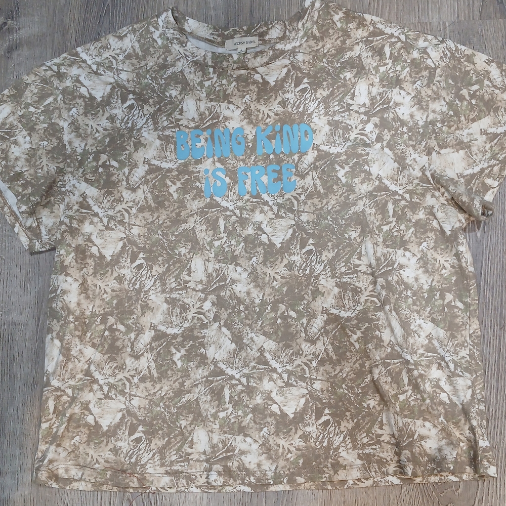Women's Camouflage 'Being Kind Is Free' T-Shirt - Brown and Blue